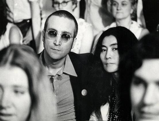 John Lennon (GBR) und Ehefrau Yoko Ono (JPN) in Washington D.C.  wax2000120800