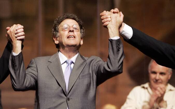 Komponist Philip Glass (USA) erfreut nach der Oper - Warten auf die Barbaren - in Erfurt