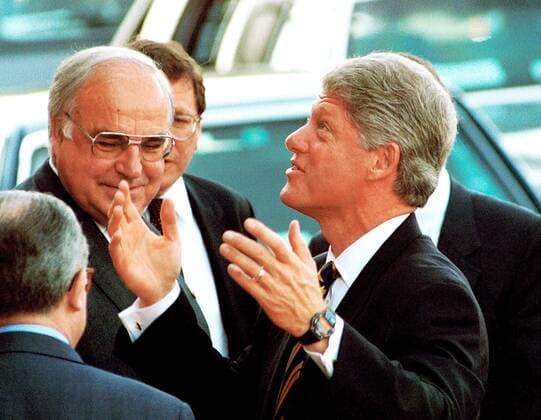 Bundeskanzler Helmut Kohl (li., GER CDU) und Bill Clinton (re., USA Präsident) anlässlich eines Besuchs in Berlin