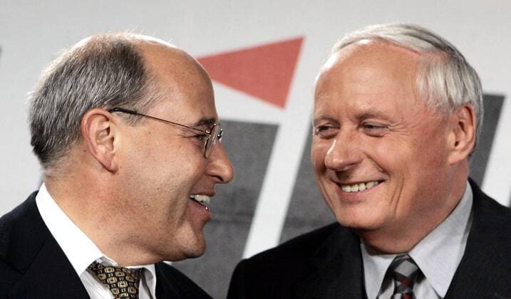 Gregor Gysi (li., GER Die Linkspartei.PDS) und Oskar Lafontaine (GER Die Linkspartei.PDS) anlässlich der Wahlparty in Berlin