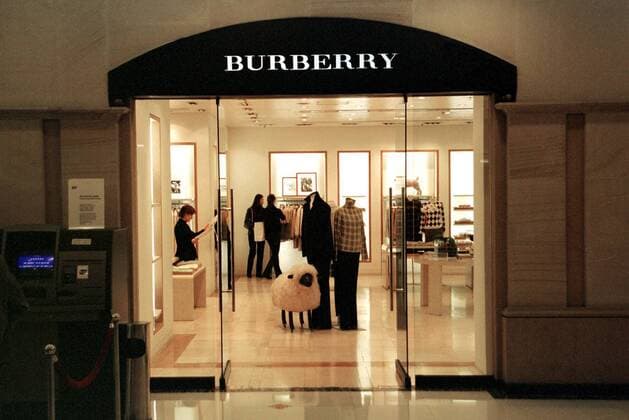 Eingang eines Burberry Filiale in Shanghai