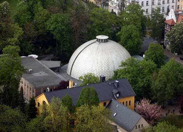 Kuppel des -Zeiss Planetariums- in Jena