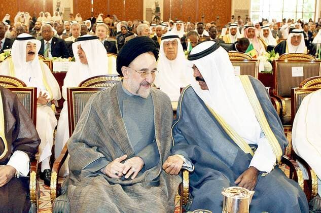 Mohammad Khatami (vorn li., IRI) und Sheikh Nawaf al-Ahmad al-Sabah (vorn re., KUW Kronprinz) während der Eröffnungszeremonie der 31. Jahrestagung der Islamic Development Bank in Kuwait City 