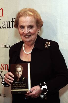 Madeleine Albright (USA ehemalige Außenministerin) anlässlich der Präsentation ihres Buches - Der Mächtige und der Allmächtige - im Kulturkaufhaus Dussmann in Berlin