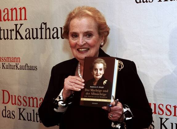 Madeleine Albright (USA ehemalige Außenministerin) anlässlich der Präsentation ihres Buches - Der Mächtige und der Allmächtige - im Kulturkaufhaus Dussmann in Berlin