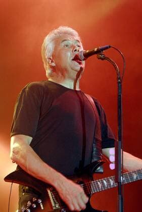 Gitarrist George Kooymans (NED Golden Earring) während eines Konzerts im Rahmen des Festivals - Tollwood - in München