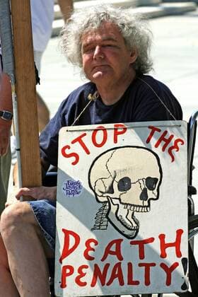 Stop the Death Penalty - Demonstrant mit Plakat anlässlich einer Demonstration gegen die Todesstrafe in Washington D.C. -  WAX20060630402