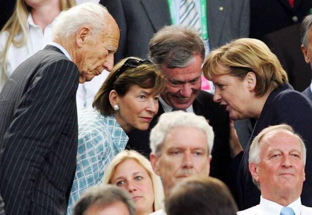 V.r.n.l.: Bundeskanzlerin Angela Merkel (GER CDU), Bundespräsident Horst Köhler (GER CDU) mit Ehefrau Eva Luise Köhler (GER) und Walter Scheel (GER FDP) während des Fußballspiels zwischen Deutschland und Portugal anlässlich der FIFA Weltmeisterschaft in Stuttgart