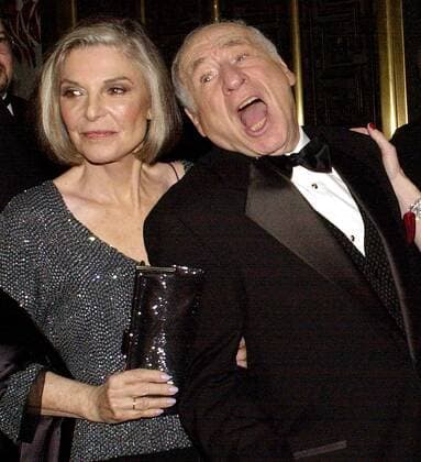 Komiker Mel Brooks (USA) albert herum in Begleitung seiner Ehefrau Anne Bancroft (USA Schauspielerin)  (nyp2005060708)