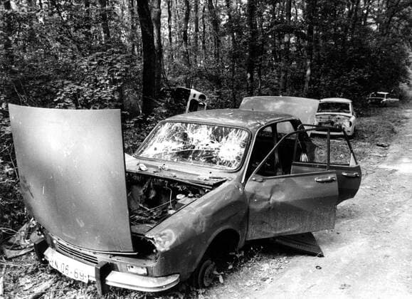 Geplünderte und zerstörte Autos von DDR Flüchtlingen bei Zanka - Ungarn