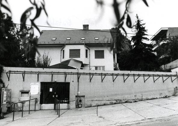 Botschaft der Bundesrepublik Deutschland in Budapest ist wegen Erreichung der Aufnahmekapazität von Zufluchtsuchenden aus der DDR vorübergehend geschlossen