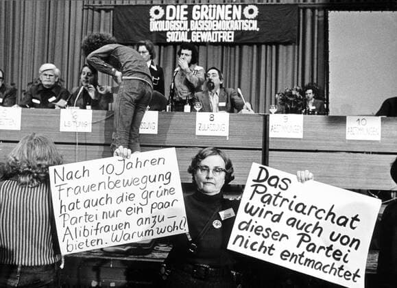 Feministinnen protestieren anlässlich des Gründungsparteitages der - Grünen - in Karlsruhe