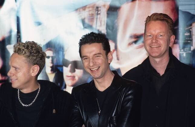 Depeche Mode - v.l.n.r.: Gitarrist Martin Gore, Sänger Dave Gahan und Keyboarder Andy Fletcher (alle GBR) gut gelaunt während eines Pressetermins in Hamburg