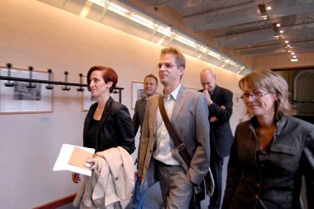 V.l.n.r.: Carola Bluhm (GER Die Linke.PDS-Stellvertretende Fraktionsvorsitzende Berlin), Stefan Liebich (GER Die Linke.PDS-Fraktionsvorsitzender Berlin) und xxx anlässlich der Koalitionsgespräche zwischen SPD und Linkspartei.PDS.PDS im Roten Rathaus in Berlin