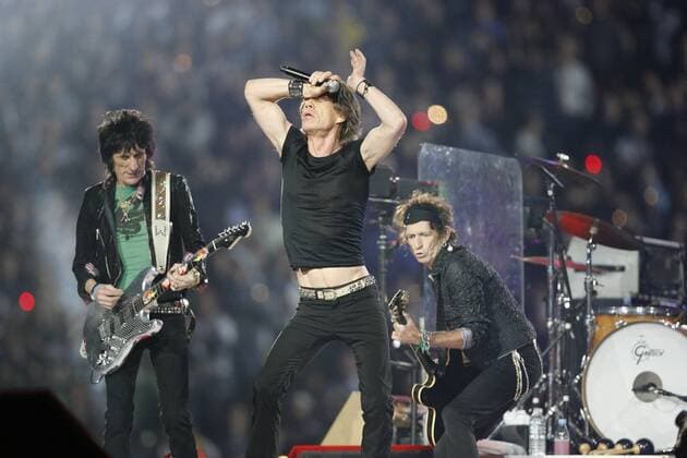 V.l.n.r.: Gitarrist Ron Wood, S?nger Mick Jagger und Gitarrist Keith Richards (alle GBR The Rolling Stones) w?hrend eines Auftritts anl?sslich des NFL-Super Bowls in Detroit - (Icon7873075)