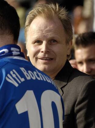 Sänger Herbert Grönemeyer (GER) während Fussballspiels in Bochum