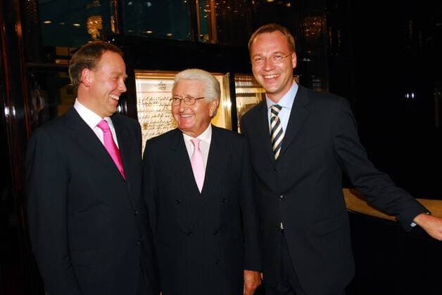 Michael Just (re., GER Geschäftsführer Uhren Huber), Jörg Bucherer (Mitte, SUI Präsident Verwaltungsrat Bucherer Uhren) und Frank Müller (GER) anlässlich einer Feier zum 150-jährigen Jubiläum des Uhrengeschäfts - Uhren-Huber - in München