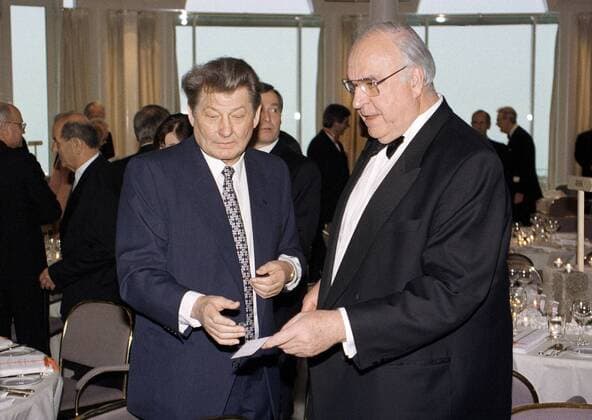 Bundeskanzler Helmut Kohl (re., GER CDU) und Medienunternehmer Leo Kirch (GER) in Königswinter