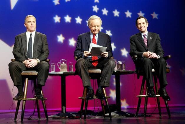 (v.l.n.r.) Howard Dean, Joe Lieberman (beide USA Demokraten Präsidentschaftskandidat) und Dennis Kucinich (USA Demokraten) in der TV Sendung Good Morning America -  (NHX2004012516)
