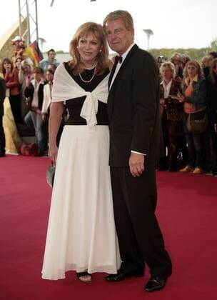 Moderator Klaus Bresser mit Ehefrau Evelyn (beide GER) anlässlich des Deutschen Fernsehpreises 2006 in Köln