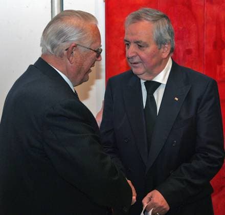Eriwan Haub (li., GER Unternehmer Tengelmann und Obi) im Gespräch mit Klaus Töpfer (GER CDU) anlässlich der Trauerfeier von Heinz Sielmann im Rathaus Duderstadt