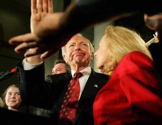 Joe Lieberman (USA Demokraten Senator Connecticut) und Ehefrau Hadassah nach den Kongresswahlen in Hartford -  (NYP20061107314)