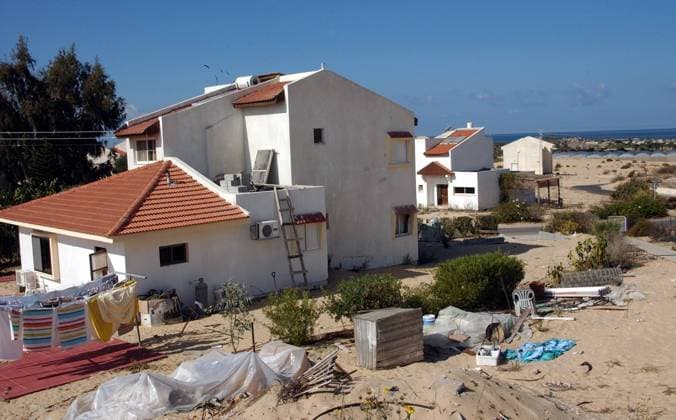 Wohnhäuser in der jüdischen Siedlung Rafiach Jam des Gusch Katif im südlichen Gaza-Streifen - (jer2003122404)