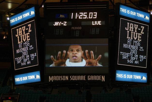 Rapper Jay-Z auf der Videoleinwand im Madison Square garden in New York City  (NYP2003092450)