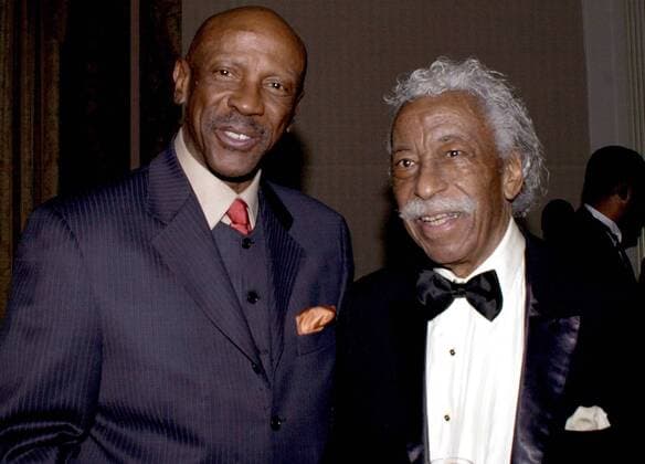 Regisseur Gordon Parks und Schauspieler Louis Gossett Jr. (li., beide USA) anlässlich eines Pressetermins in New York City  (nyp2002031205)