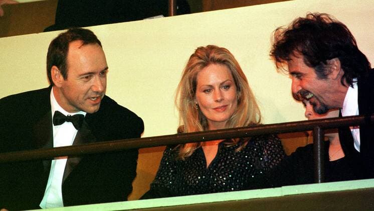Schauspieler Al Pacino (re., USA) mit Schauspieler Kevin Spacey und Beverly D Angelo anlässlich einer Veranstaltung der Film Society of Lincoln Center in New York -  (NYP2000042612)