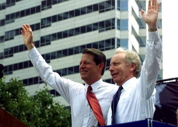 Vizepräsident Al Gore (li., USA) und Joe Lieberman (USA Demokraten Senator Connecticut) anlässlich einer Wahlkampfveranstaltung in Nashville -  NAS2000080824