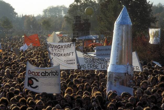 Demonstration gegen die nukleare Aufrüstung mit Mittelstreckenraketen in Bonn