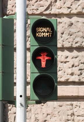 Signal kommt - Ampel steht noch auf rot - ibxste00130320