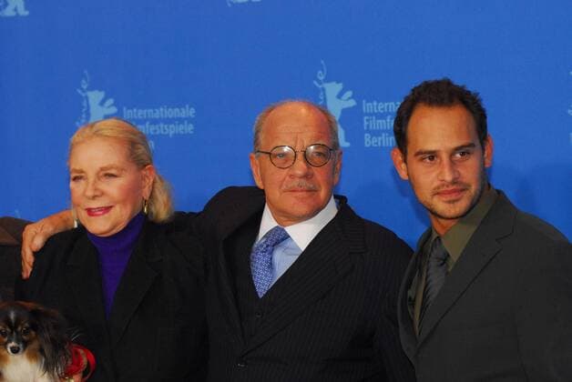 Schauspielerin Lauren Bacall, Regisseur Paul Schrader (beide USA) und Schauspieler Moritz Bleibtreu (re., GER) anlässlich eines Pressetermins zum Film - The Walker - während der 57. Internationalen Filmfestspiele in Berlin