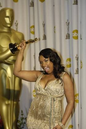 Preisträgerin Schauspielerin Jennifer Hudson (USA) mit ihrer Trophäe für den Film - Dreamgirls - anlässlich der 79. Annual Academy Awards in Hollywood - 