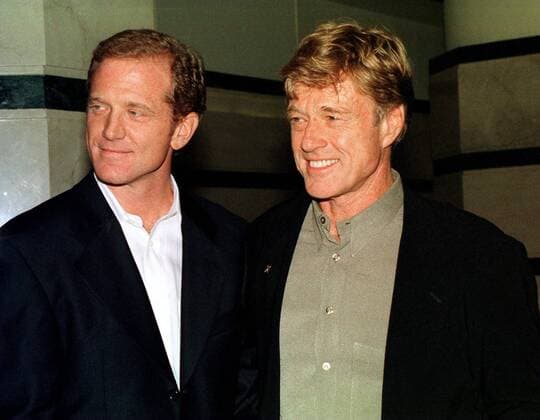 Schauspieler Robert Redford (re., USA) mit Sohn James Redford (Produzent) anlässlich der Premiere des Films - The Kindness of Strangers - in New York City  NYP99091401