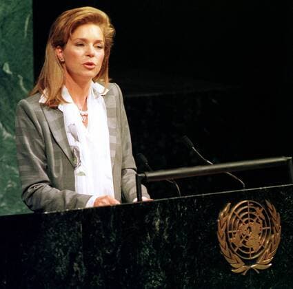 Königin Noor Al Hussein von Jordanien (JOR) während einer Rede anlässlich der United Nations General Assembly Conference in New York  NYP99091505