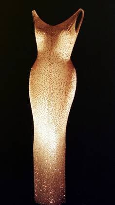 Abendkleid von Schauspielerin Marilyn Monroe designt von Jean Louis ausgestellt im Auktionshaus Christies in New York City -  (nyp99072791)