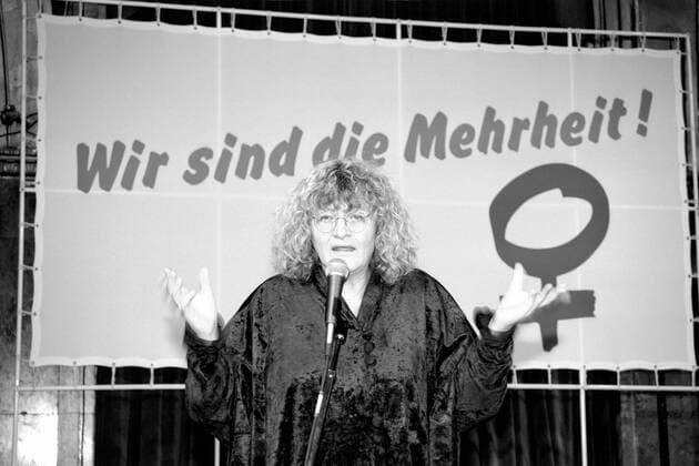Frauenrechtlerin Alice Schwarzer (GER) spricht während einer Frauenrechtsveranstaltung unter dem Motto - Wir sind die Mehrheit! - in Köln
