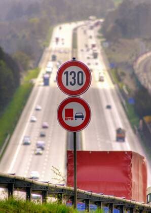 Schilder - Tempo 130 und LKW Überholverbot - Autobahn A3 bei Windhagen