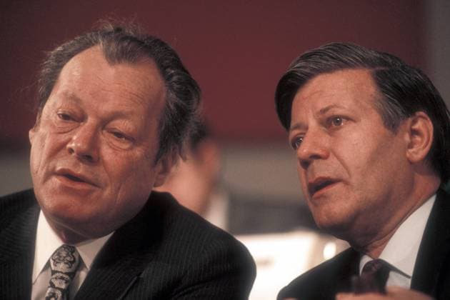 Bundeskanzler Willy Brandt (li.) und Bundesfinanzminister Helmut Schmidt (beide GER SPD)