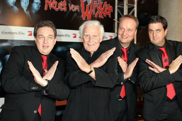 V.l.n.r.: Schauspieler Oliver Kalkofe, Joachim Fuchsberger, Moderator Oliver Welke und Schauspieler Bastian Pastewka (alle GER) anlässlich der Premiere von - Neues vom Wixxer - in München