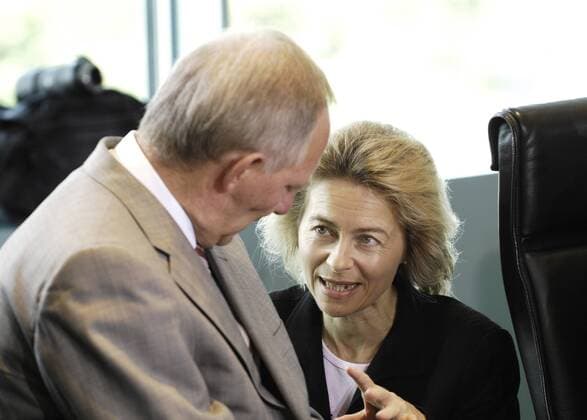 Bundesinnenminister Wolfgang Schäuble (GER CDU) und Bundesfamilienministerin Ursula von der Leyen (GER CDU) anlässlich einer Kabinettsitzung in Berlin
