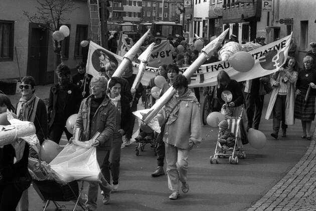 Demonstration von Frauen gegen die Stationierung von Pershing-II-Raketen in Frankfurt am Main