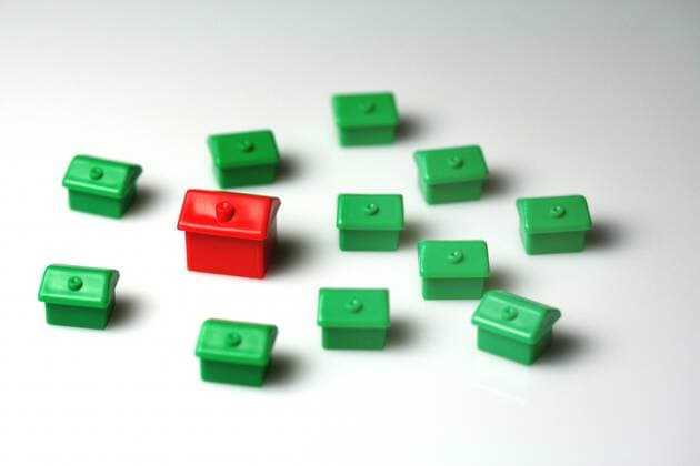 Bunte Monopoly-Häuschen