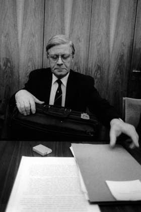 Bundeskanzler Helmut Schmidt (GER SPD) anlässlich einer Sitzung der SPD-Bundestagsfraktion in Bonn