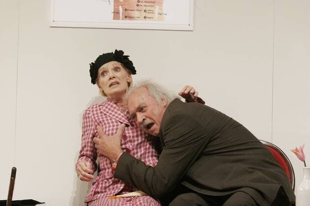 Schauspielerin Anita Kupsch (GER) als Dolores Velasco und Schauspieler Achim Wolff (GER) als Fernando Cano während der Probe zur Komödie - Geschichten von Mama und Papa - von Alfonso Paso im Theater am Kurfürstendamm in Berlin