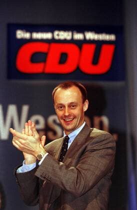 Friedrich Merz (GER CDU Vorsitzender der Bundestagsfraktion) applaudiert auf dem Landesparteitag der CDU in Köln