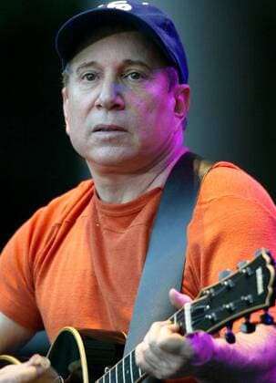 Sänger Paul Simon (USA) während eines Konzertes in der Berliner Waldbühne