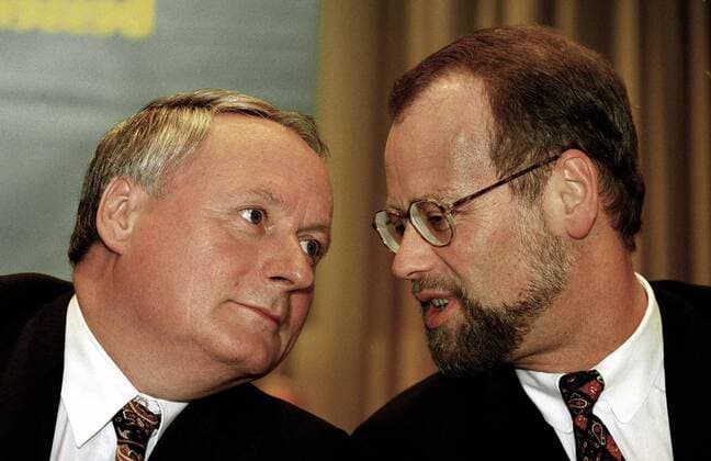 Rudolf Scharping (re., GER SPD-Bundesvorsitzender) und Oskar Lafontaine (GER SPD Ministerpräsident Saarland) während eines Pressetermins in Bonn